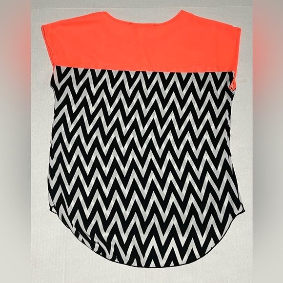 Absolute Angel New York - Short Sleeve Top Sz. MD - Picture 5 of 5